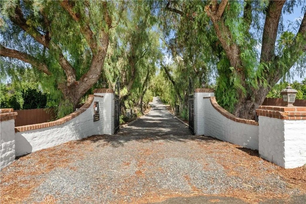 Photo of 11550 Old Castle Rd, Valley Center, CA 92082 (MLS # ND25240673)