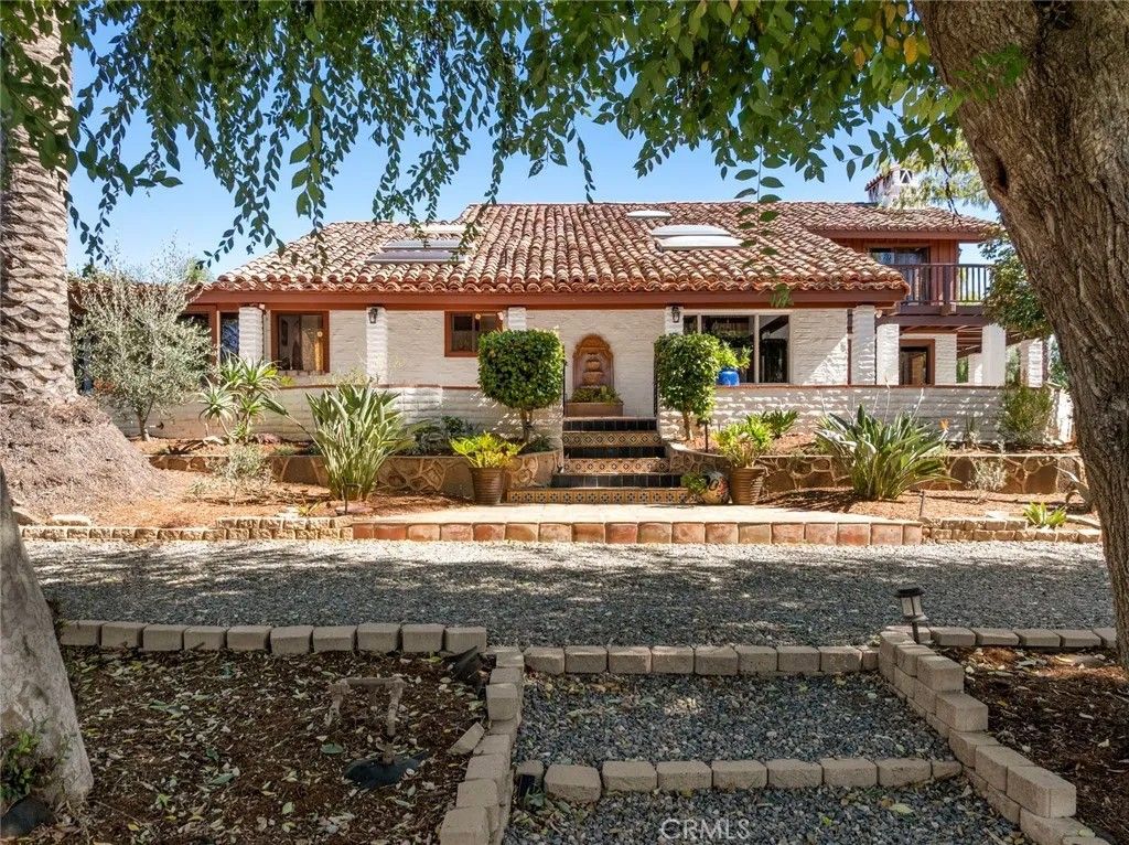 Photo of 11550 Old Castle Rd, Valley Center, CA 92082 (MLS # ND25240673)