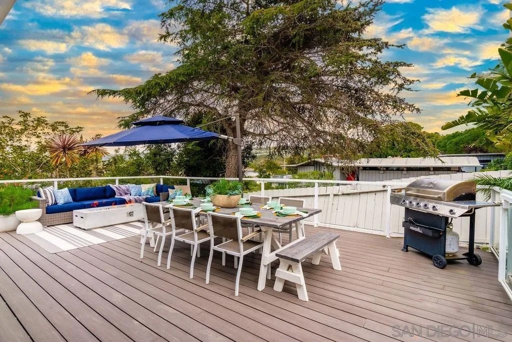 Photo of 7904 Calle De La Plata, La Jolla, CA 92037 (MLS # 260010676)