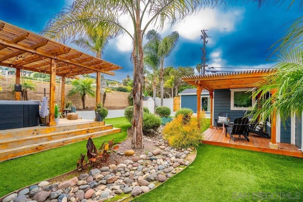 Photo of 7904 Calle De La Plata, La Jolla, CA 92037 (MLS # 260010676)