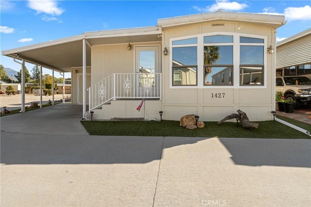 Photo of 1427 Sierra Drive, San Jacinto, CA 92583 (MLS # SW26014120)