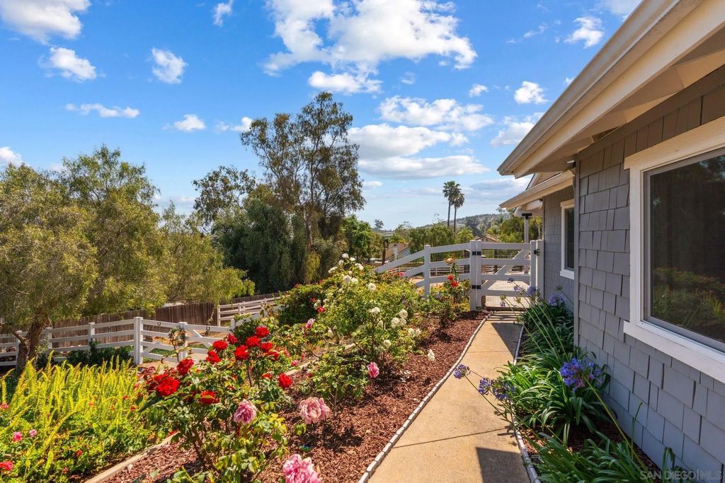 Photo of 235 Walnut Hills Dr, San Marcos, CA 92078 (MLS # 260012724)