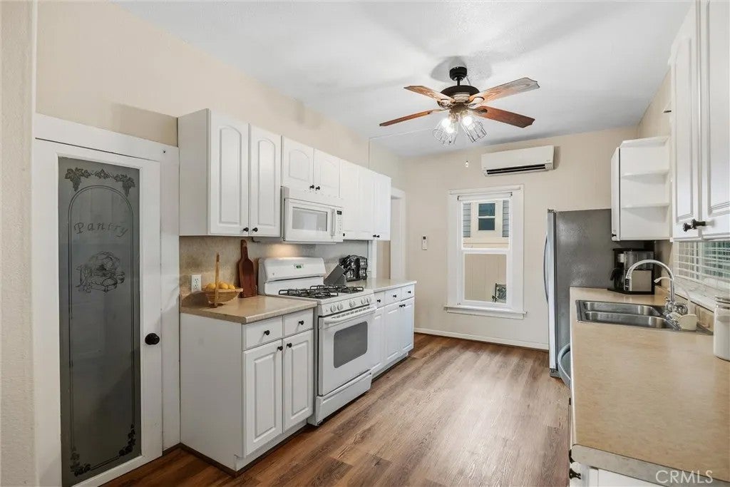 716 Walnut