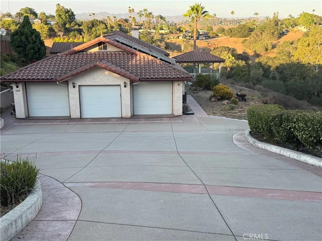 Photo of 228 Vista Grande GLN, Escondido, CA 92025 (MLS # OC26167762)