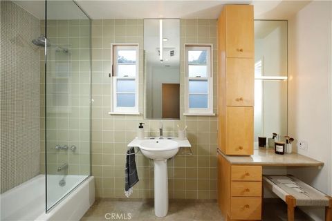 Tiny photo for 1624 Santa Barbara Ave, Glendale, CA 91208 (MLS # GD25246799)
