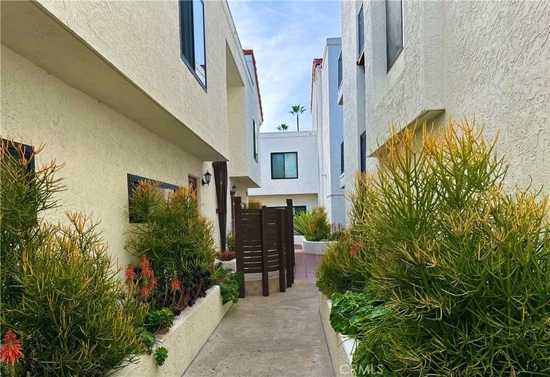 3525 Lebon Drive 204
