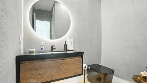 Tiny photo for 2806 Manhattan Ave, Glendale, CA 91214 (MLS # GD25236548)