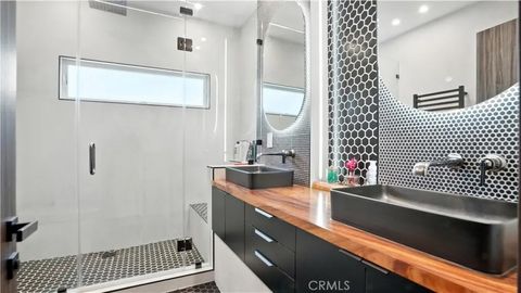 Tiny photo for 2806 Manhattan Ave, Glendale, CA 91214 (MLS # GD25236548)