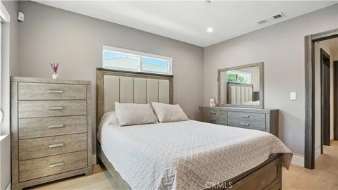 Tiny photo for 2806 Manhattan Ave, Glendale, CA 91214 (MLS # GD25236548)