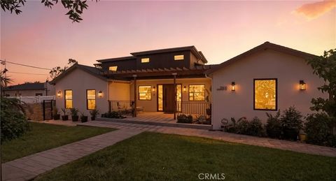 Tiny photo for 2806 Manhattan Ave, Glendale, CA 91214 (MLS # GD25236548)