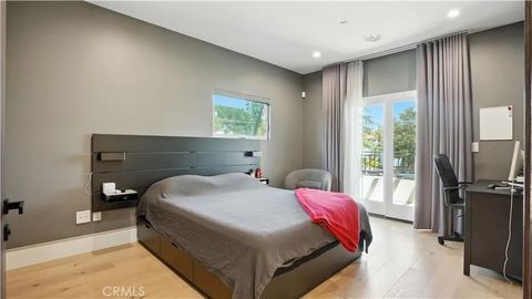 Tiny photo for 2806 Manhattan Ave, Glendale, CA 91214 (MLS # GD25236548)