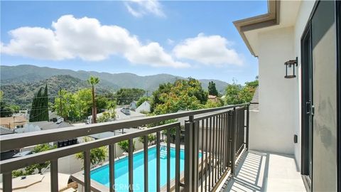Tiny photo for 2806 Manhattan Ave, Glendale, CA 91214 (MLS # GD25236548)