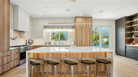 Tiny photo for 2806 Manhattan Ave, Glendale, CA 91214 (MLS # GD25236548)