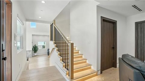 Tiny photo for 2806 Manhattan Ave, Glendale, CA 91214 (MLS # GD25236548)