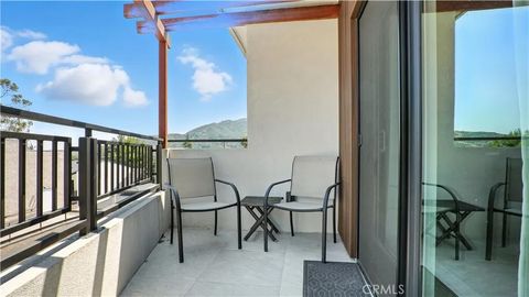 Tiny photo for 2806 Manhattan Ave, Glendale, CA 91214 (MLS # GD25236548)