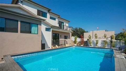 Tiny photo for 2806 Manhattan Ave, Glendale, CA 91214 (MLS # GD25236548)