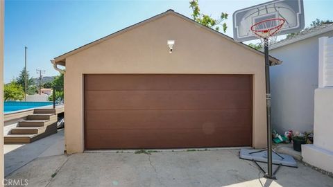 Tiny photo for 2806 Manhattan Ave, Glendale, CA 91214 (MLS # GD25236548)