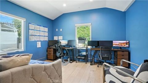 Tiny photo for 2806 Manhattan Ave, Glendale, CA 91214 (MLS # GD25236548)