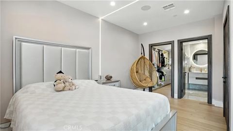 Tiny photo for 2806 Manhattan Ave, Glendale, CA 91214 (MLS # GD25236548)