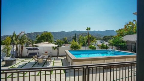 Tiny photo for 2806 Manhattan Ave, Glendale, CA 91214 (MLS # GD25236548)