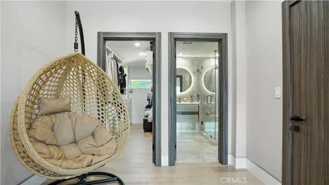 Tiny photo for 2806 Manhattan Ave, Glendale, CA 91214 (MLS # GD25236548)
