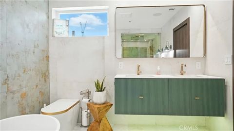 Tiny photo for 2806 Manhattan Ave, Glendale, CA 91214 (MLS # GD25236548)