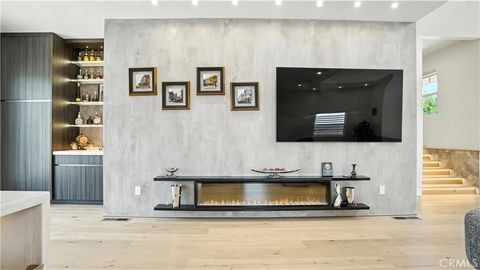 Tiny photo for 2806 Manhattan Ave, Glendale, CA 91214 (MLS # GD25236548)