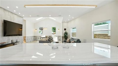 Tiny photo for 2806 Manhattan Ave, Glendale, CA 91214 (MLS # GD25236548)