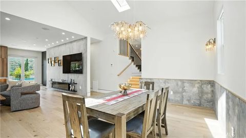Tiny photo for 2806 Manhattan Ave, Glendale, CA 91214 (MLS # GD25236548)