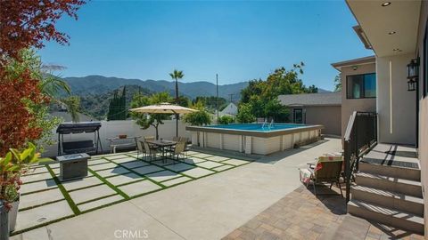 Tiny photo for 2806 Manhattan Ave, Glendale, CA 91214 (MLS # GD25236548)