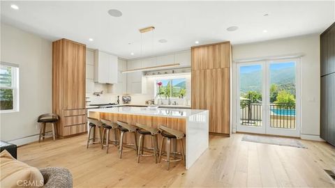 Tiny photo for 2806 Manhattan Ave, Glendale, CA 91214 (MLS # GD25236548)