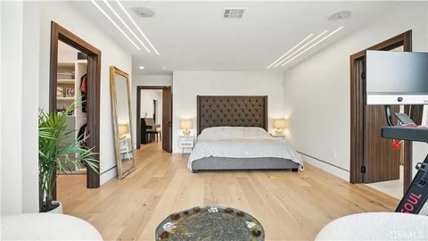 Tiny photo for 2806 Manhattan Ave, Glendale, CA 91214 (MLS # GD25236548)