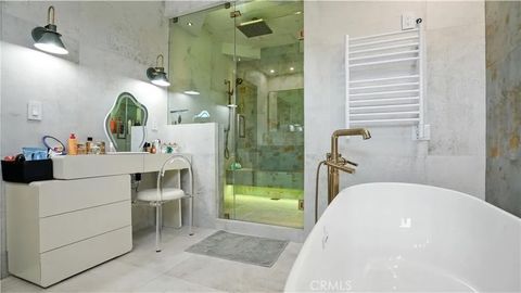 Tiny photo for 2806 Manhattan Ave, Glendale, CA 91214 (MLS # GD25236548)