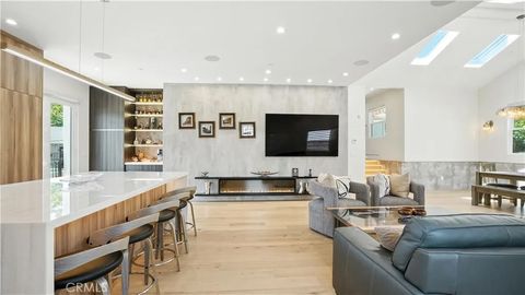Tiny photo for 2806 Manhattan Ave, Glendale, CA 91214 (MLS # GD25236548)