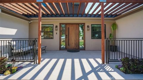 Tiny photo for 2806 Manhattan Ave, Glendale, CA 91214 (MLS # GD25236548)