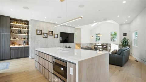 Tiny photo for 2806 Manhattan Ave, Glendale, CA 91214 (MLS # GD25236548)