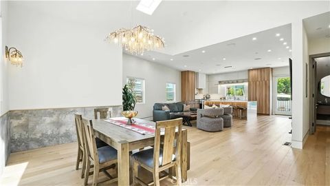 Tiny photo for 2806 Manhattan Ave, Glendale, CA 91214 (MLS # GD25236548)