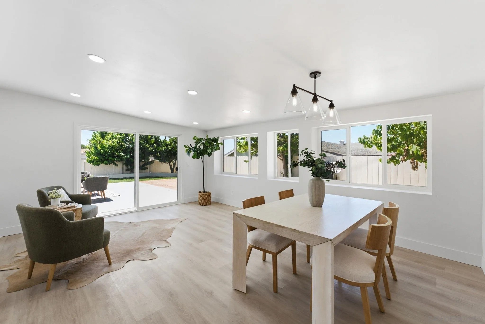 5002 Dubois Dr