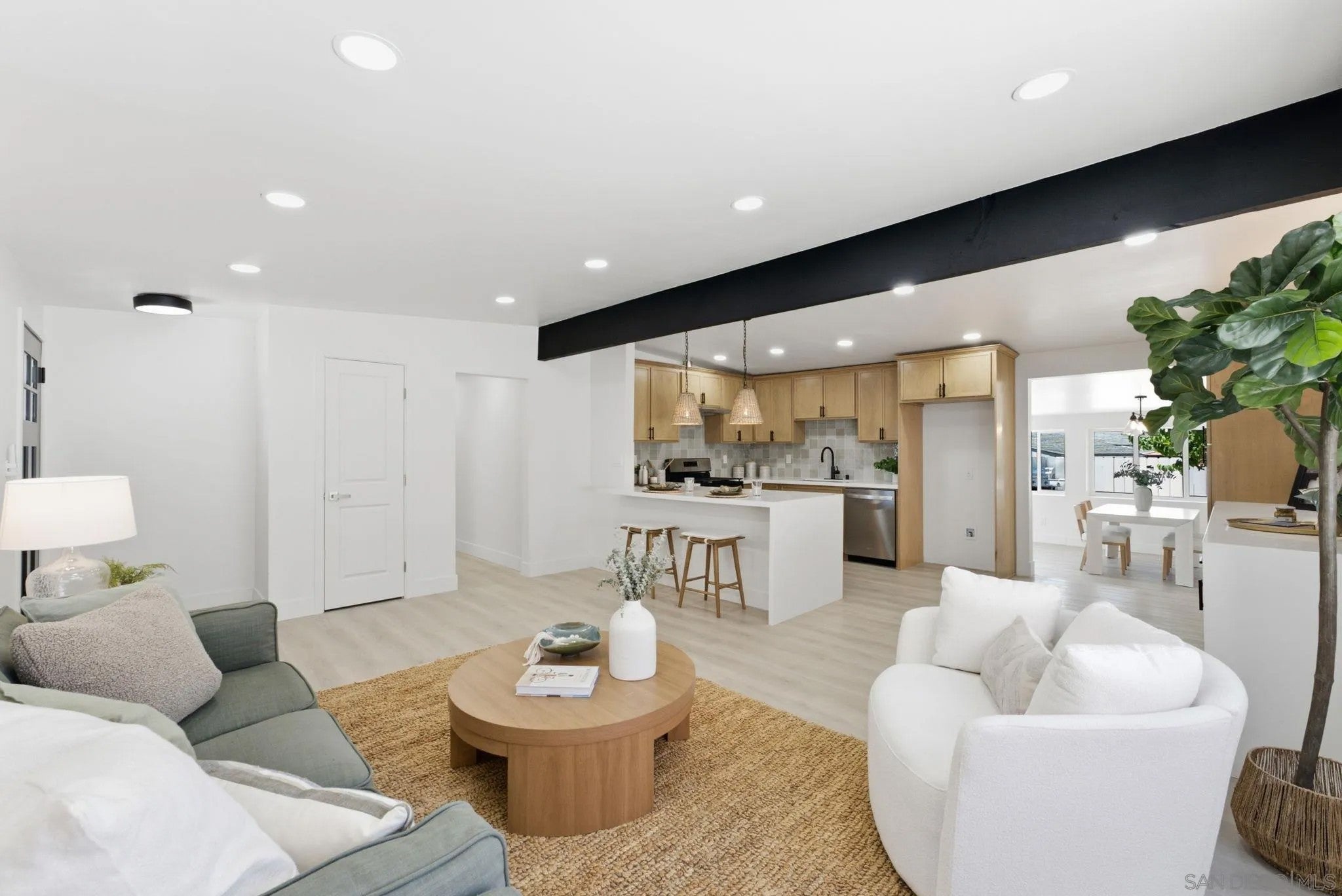 5002 Dubois Dr