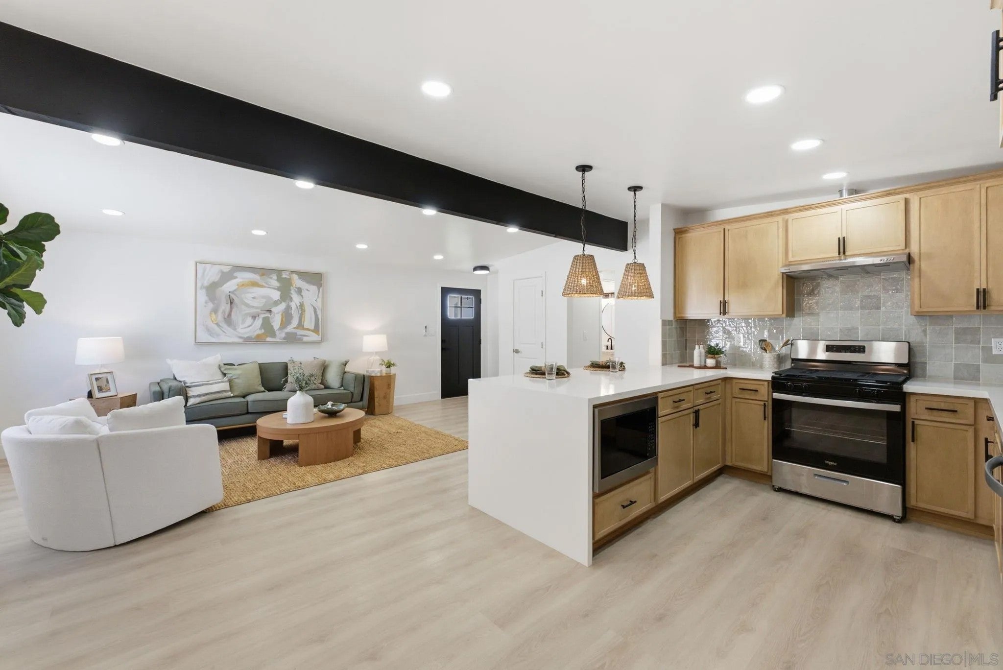 5002 Dubois Dr
