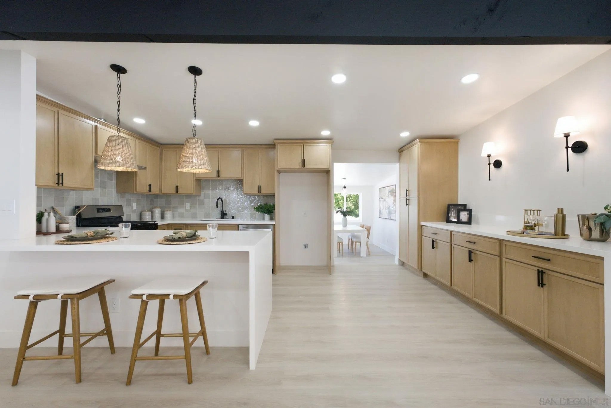 5002 Dubois Dr