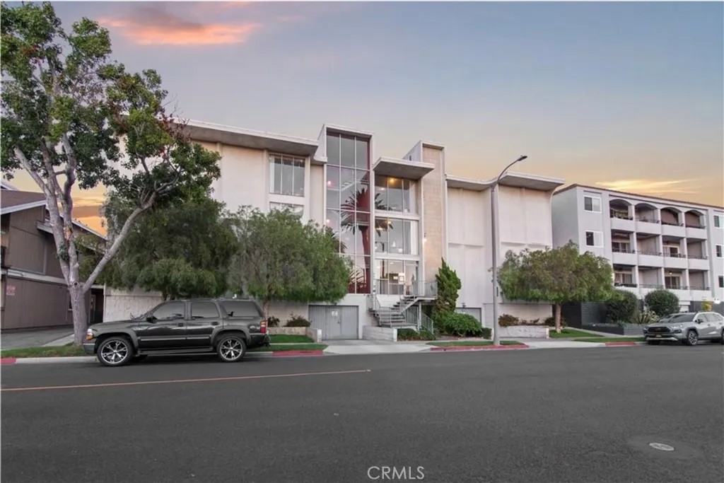444 Obispo Avenue 3