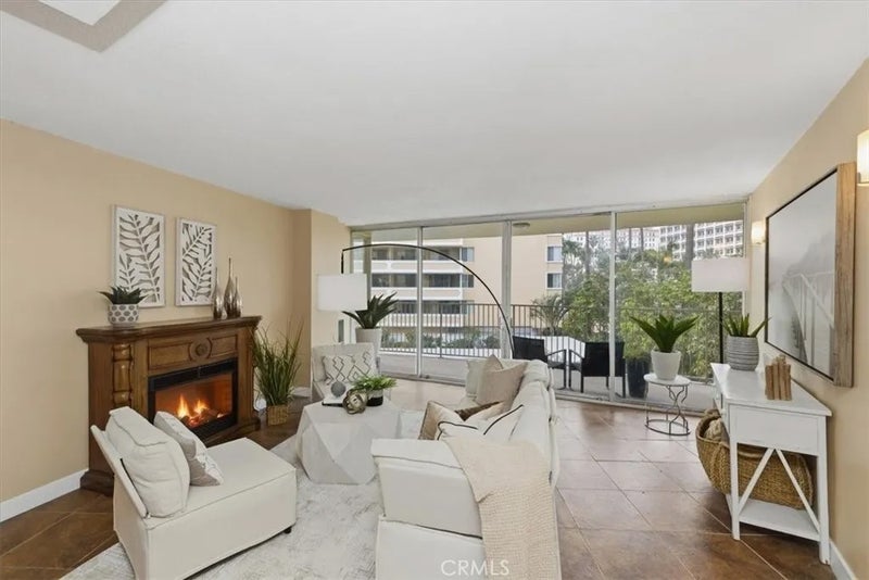 700 E Ocean 601