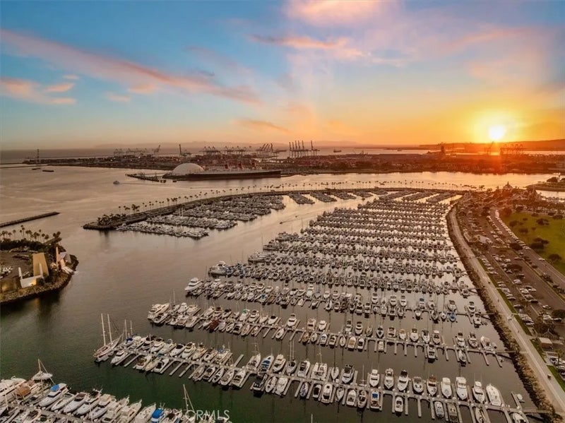 700 E Ocean 601