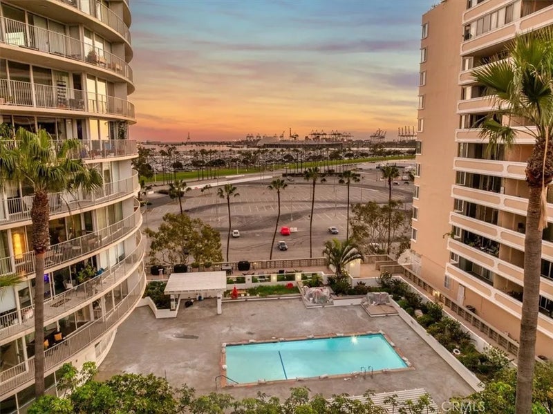 700 E Ocean 601