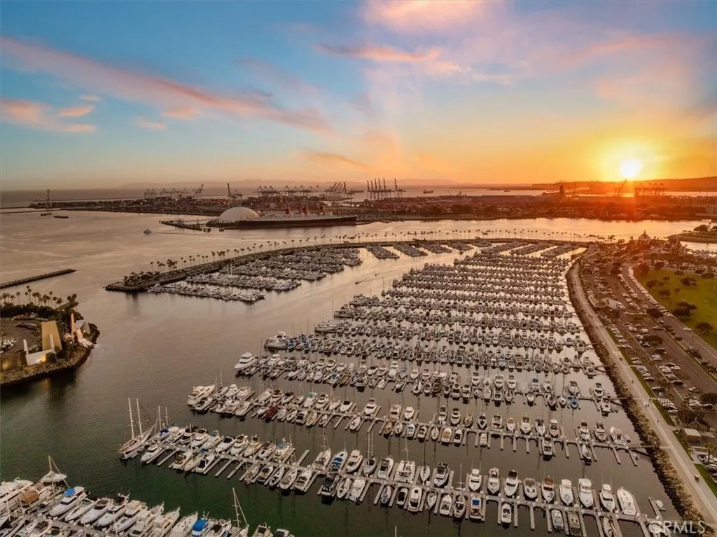 700 E Ocean 601