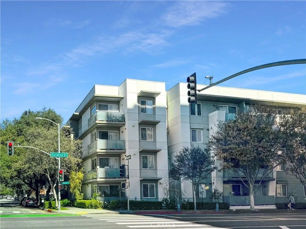 Photo of 160 S Hudson Ave #105, Pasadena, CA 91101 (MLS # AR26018071)