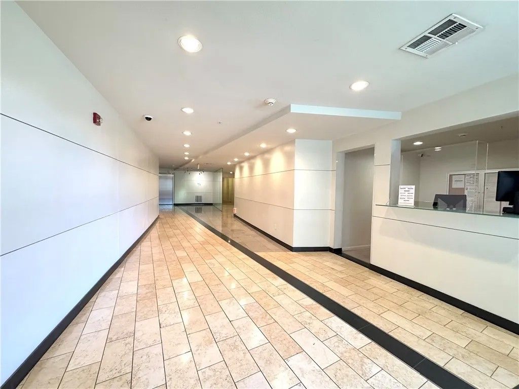 Photo of 160 S Hudson Ave #105, Pasadena, CA 91101 (MLS # AR26018071)