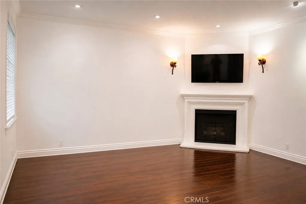 4128 Whitsett 101