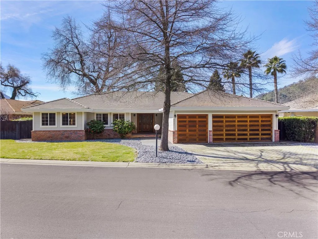 8641 Paradise Valley Boulevard